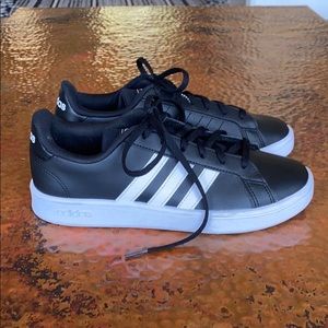 🆕 {Adidas} Black Leather Sneaker. Size 7.